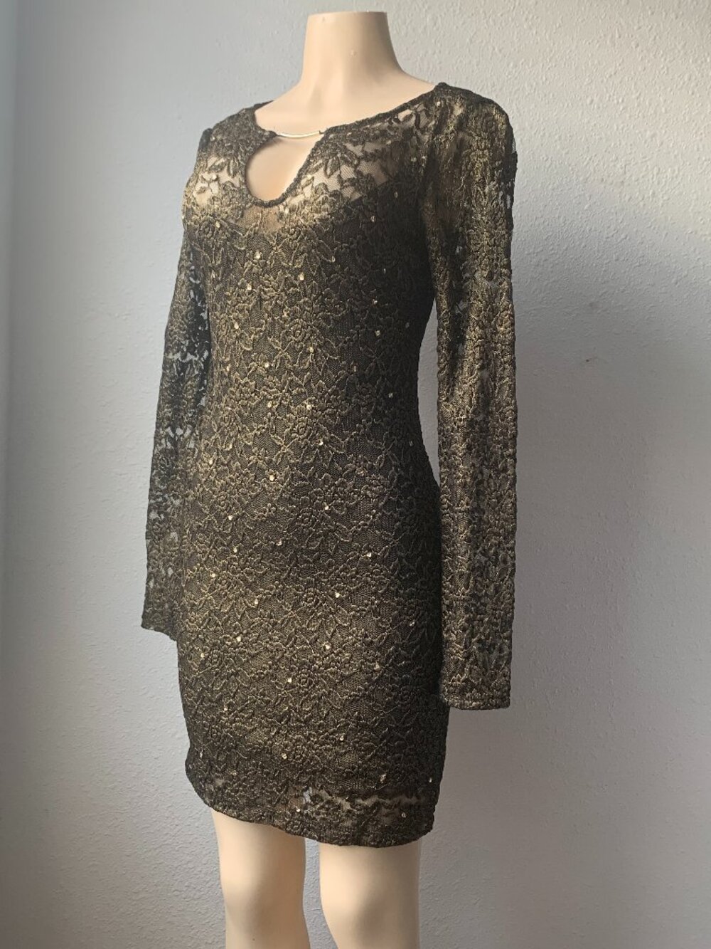 B. Darlin Womens 4 Metallic Gold Black Lace Keyhole Bodycon Dress Long Sleeve